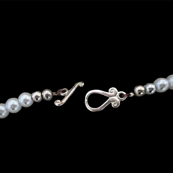 LINKAGE JEWELRY faux pearl and sterling silver necklace with cross - Picture 5 of 6